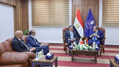 رئيس هيئة الدواء يبحث مع وزير الصحة البنمي تعزيز التعاون بالصناعات الدوائية