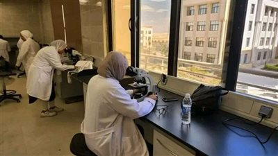 25 ميكروسكوب بكل معمل.. بدء تشغيل معامل جامعة الإسماعيلية الأهلية