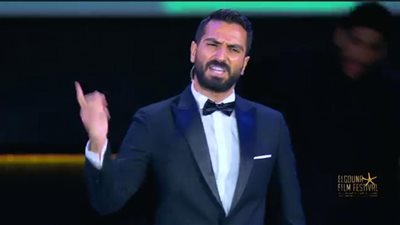 بأغنية مستوحاة من أغاني الأفلام القديمة.. محمد الشرنوبي مفاجأة حفل افتتاح الجونة 