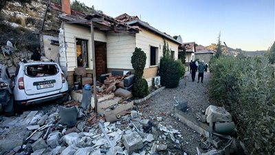 «الصحة اللبنانية»: استشهاد 3 صحفيين وإصابة آخرين في غارة إسرائيلية في حاصبيا