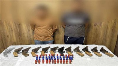 ضبط عنصرين إجراميين قبل ترويج 12 قطعة سلاح نارى في بني سويف