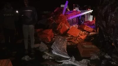 مصرع شخصين إثر تصادم سيارتي نقل أعلى الطريق الإقليمي