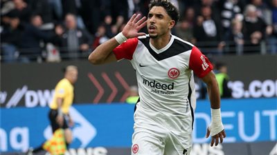 من الدوريات الخمس الكبرى.. صراع ناري للحصول على خدمات عمر مرموش