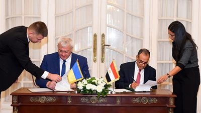 وزير الخارجية ونظيره الأوكراني يبحثان سبل الارتفاء بالعلاقات