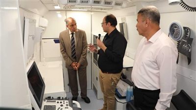 محافظ المنيا يتفقد سيارات خدمة الزيارة المنزلية ضمن مبادرة بداية