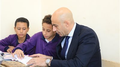 وزير التعليم يحاور الطلاب حول الصعوبات التي تواجههم داخل المدارس 