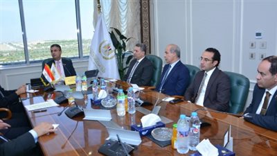 وزير التموين يستعرض خطة توطين صناعة صوامع الحبوب في مصر