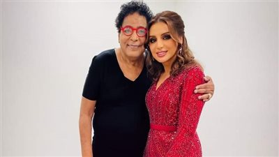 بعد غنائها معه أمام الرئيس.. أنغام لـ محمد منير: 