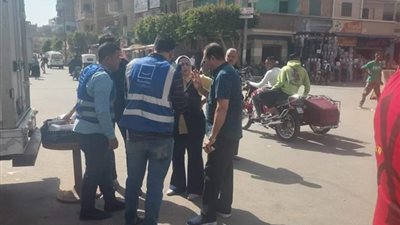 «حياة كريمة» تدفع بسيارات متنقلة بمدينة طوخ لبيع اللحوم والسلع الغذائية (صور)