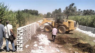 إزالة 30 حالة تعد علي أراضي أملاك الدولة والأراضي الزراعية بالأقصر 