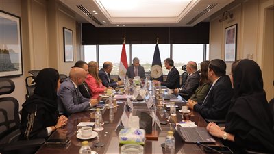 وزير السياحة والآثار يبحث مع مسئولي شركة أرويا كروز للرحلات البحرية سبل التعاون لتعزيز سياحة السفن البحرية