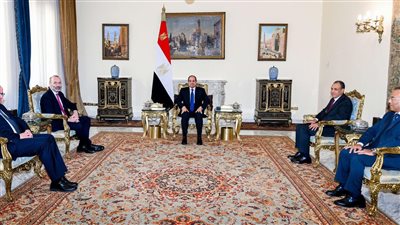 الرئيس السيسي يستقبل رئيس مجموعة «حزب الشعب الأوروبي»