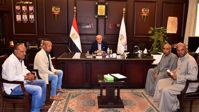 محافظ الأقصر يعقد لقاء لبحث ومناقشة شكاوى أهالي منشية النوبة بالطود 