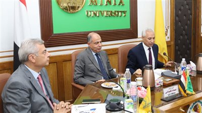 رئيس جامعة المنيا يترأس مجلس الجامعة بحضور محافظ المنيا