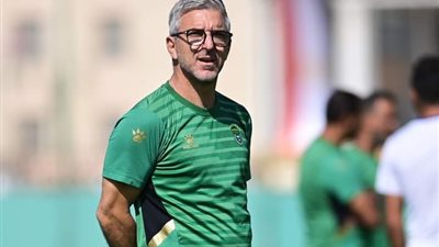 بابا فاسليو يضع الرتوش الأخيرة على خطة مباراة فاركو