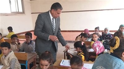 مدير «تعليم الجيزة»: تحويل مدير مدرسة للشئون القانونية.. وتكريم آخر 