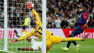 بناء على رغبة فليك.. برشلونة يخطط لتمديد تعاقد بطل الكلاسيكو 