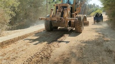 استجابة للأهالي.. بدء أعمال رصف وتمهيد الطرق بقرية النمسا جنوب الأقصر 