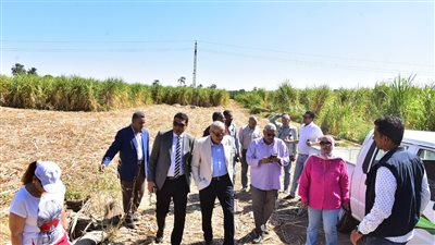 محافظ الأقصر يبحث شكوى الأهالي بشأن التعديات على الأراضي الزراعية بالقرنة 