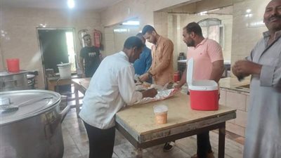 إعدام 29 كليو جرام و17 لتر مواد غذائية فاسدة بالأقصر 