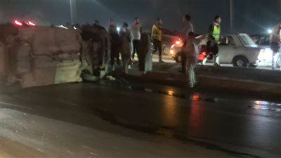 أسرة كاملة بين الحياة والموت إثر حادث أعلى طريق الأوتوستراد