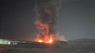  بـ 10 سيارات إطفاء.. السيطرة على حريق هائل في مصنع المكسرات ببورسعيد