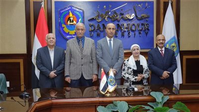رئيس جامعة دمنهور: استمعنا إلى خطط ومقترحات تطوير الأداء خلال اختيار عميد الآداب 