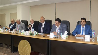 محافظ القليوبية يشارك فى اجتماع مجلس أمناء مدينة العبور 