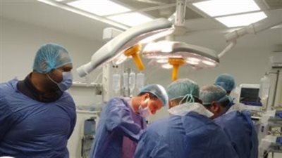 مستشفى أسوان الجامعي ينجح في إعادة أصابع يد شاب بعد بترها (صور)