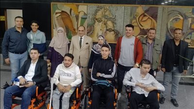 جامعة الزقازيق تسلم كراسي متحركة وأطرافا صناعية للطلاب ذوي الهمم