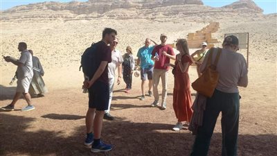 المناطق الأثرية بالمنيا تستقبل وفد سياحي متعدد الجنسيات