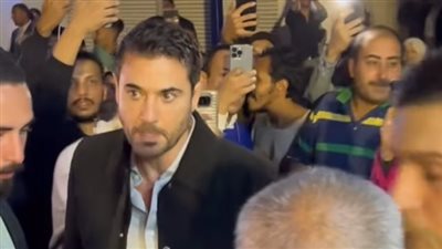 بالصور.. محمد رمضان وأحمد عز يحضران عزاء مصطفى فهمي 