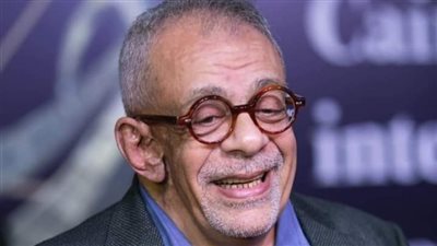 مهرجان القاهرة السينمائي يمنح المخرج يسري نصر الله جائزة الهرم الذهبي التقديرية