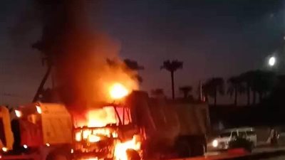 حريق هائل يلتهم سيارة نقل بالبدرشين 