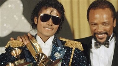 تعاون مع مايكل جاكسون.. وفاة المغني الأمريكي جونز عن عمر 91 عامًا