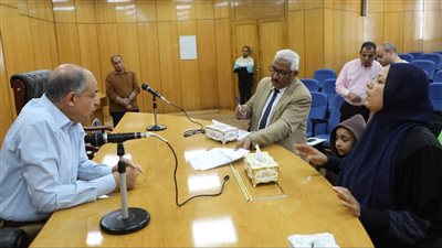 محافظ المنيا يقرر صرف مساعدات مالية لحالات إنسانية وذوي الهمم 