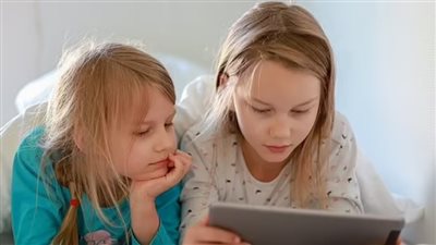 للوقاية من التوحد.. الحد الأقصى لعدد الساعات التي يقضيها الأطفال أمام الشاشات