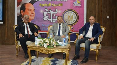 رئيس جامعة دمياط يفتتح ندوة 