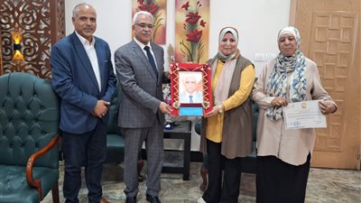 مدير تعليم الإسماعيلية يكرم عددا من المدارس لهذه الأسباب 