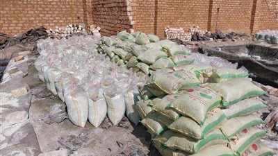 ضبط مصنع أسمدة ومخصبات زراعية غير مرخص في الخانكة (صور) 