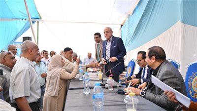 محافظ الأقصر يعقد لقاء جماهيريا مع أهالي الضبعية لفحص مطالبهم