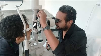 «جامعة الأقصر» تنظم قافلة طبية مجانية للعيون لجميع العاملين (صور)