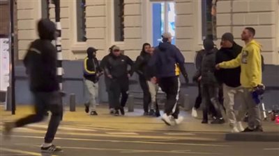 بعد تمزيق علم فلسطين.. تفاصيل الرد القاسي من مؤيدين لغزة على جماهير فريق إسرائيلي