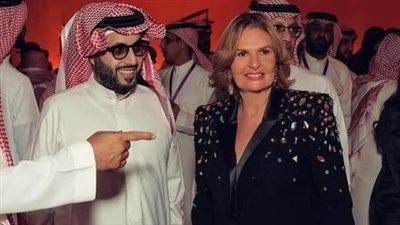يسرا تهنئ إسعاد يونس بـ