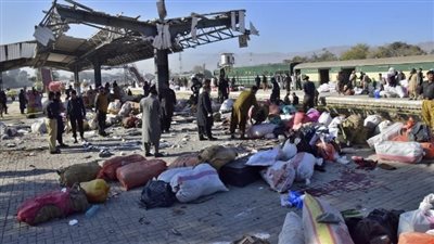 انتحاري يفجر نفسه في محطة للسكك الحديدية بباكستان