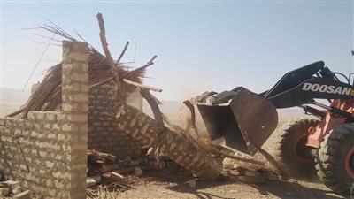 إزالة 6 حالات تعد على أراضي أملاك الدولة غرب الأقصر (صور) 