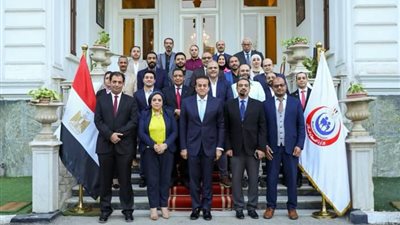 وزير الصحة يكرمهم.. مستشفى العلمين ينجح في إنقاذ مريض بعد اختراق أسياخ حديد لصدره حتى الفكين 