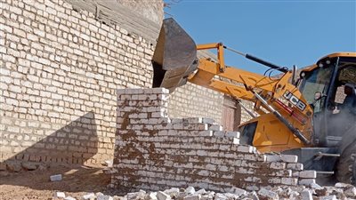 إزالة 10 حالات تعد على أراضي أملاك جنوب الأقصر 