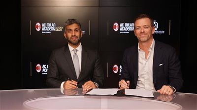 مركز ناصر العلمي والتقني يوقع اتفاقية تعاون مع نادي أي سي ميلان الإيطالي 