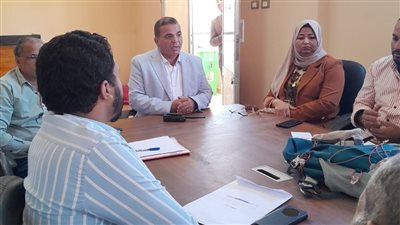 بحث الموقف التنفيذي لمشروعات مبادرة حياة كريمة غرب الأقصر 